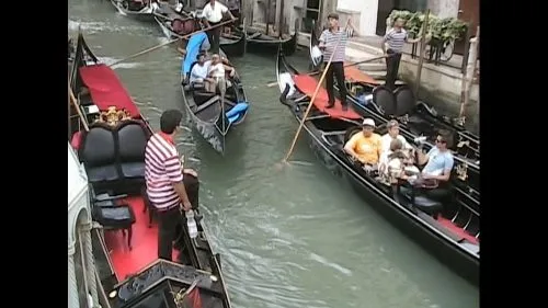 Vidéo mise à niveau avec bandes latérales noires traditionnelles